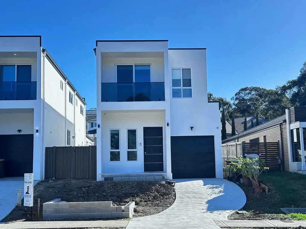 Brand new luxurious home in prime location in the beautiful suburb of Macarthur Heights!