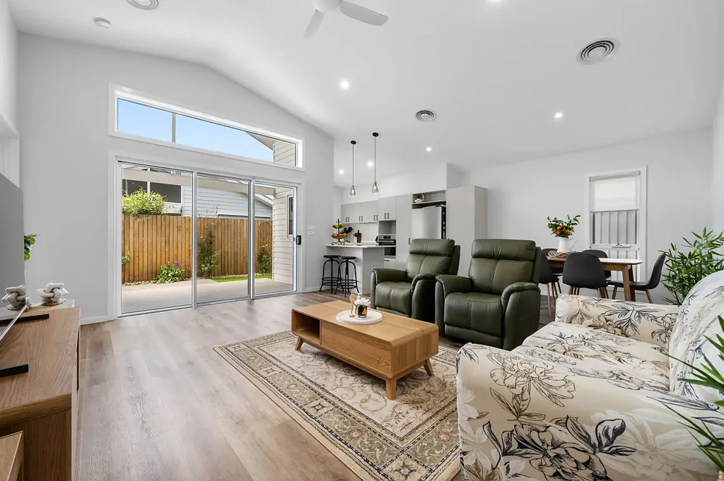 2/65 Eleanor Drive, Lucas, VIC 3350