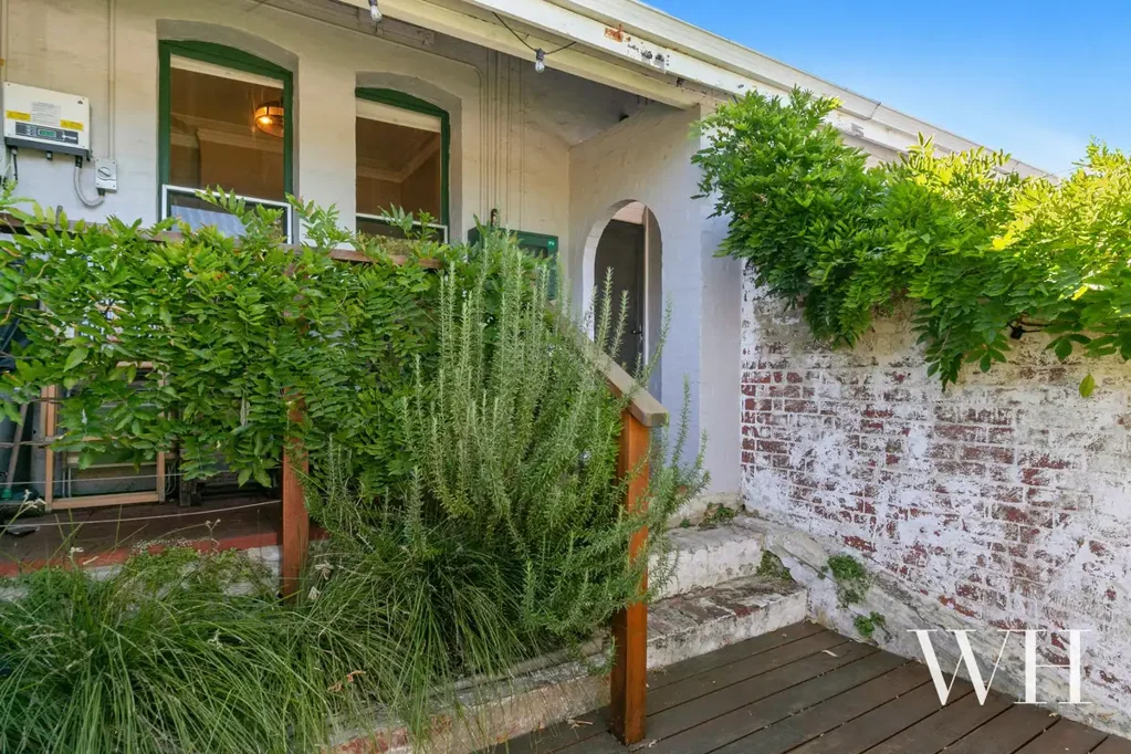 Harbour View Character Cottage!