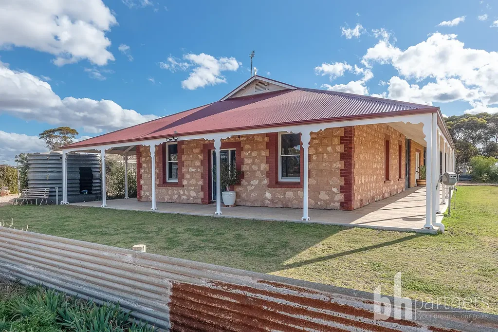 Loxton 5ਬੈੱਡਰੂਮ Move-In Ready Lifestyle Property with Shedding, Space & Country Charm