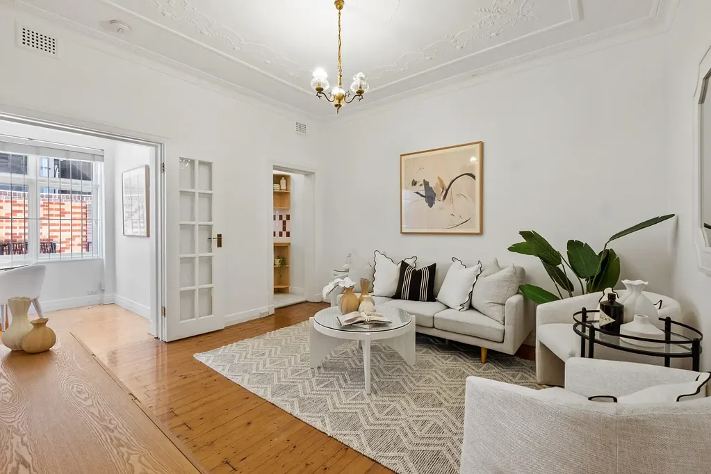 *DEPOSIT TAKEN* Unfurnished Charming Art Deco One bed + study in the prestigious Elizabeth Bay Loop