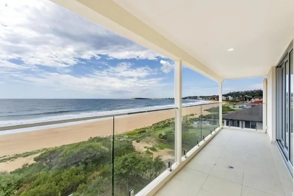Deposit Paid $725 per wk - Absolute Beachfront!