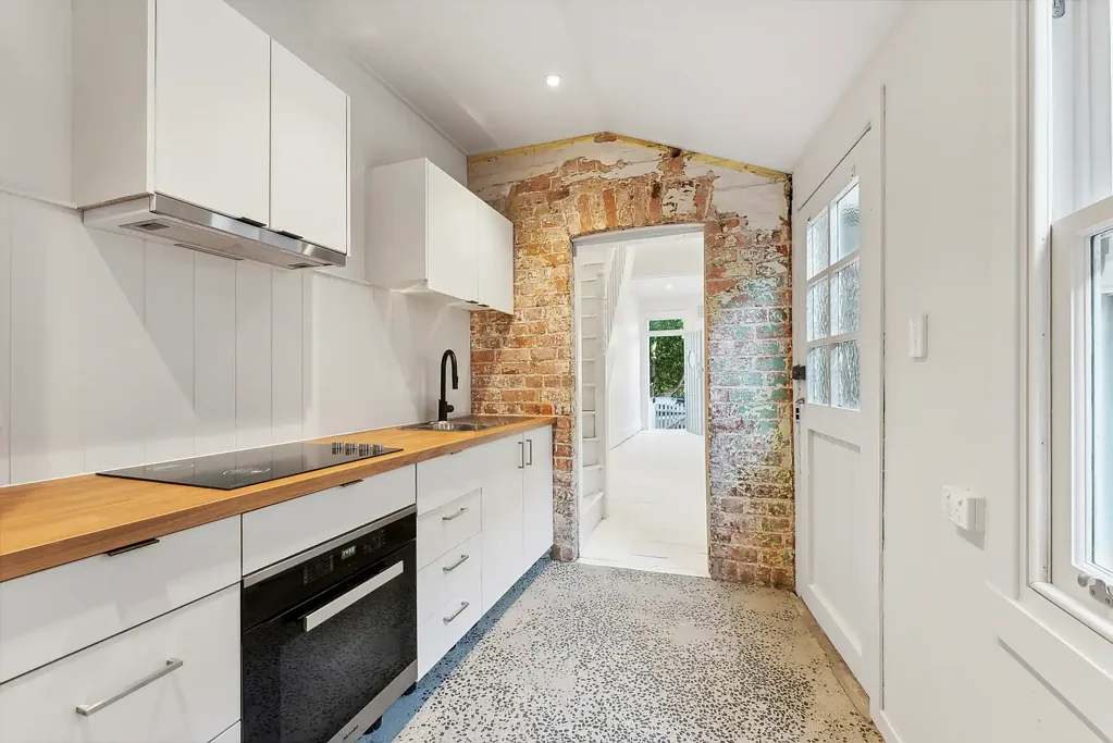 Charming & Modernised House With Sunroom Terrace