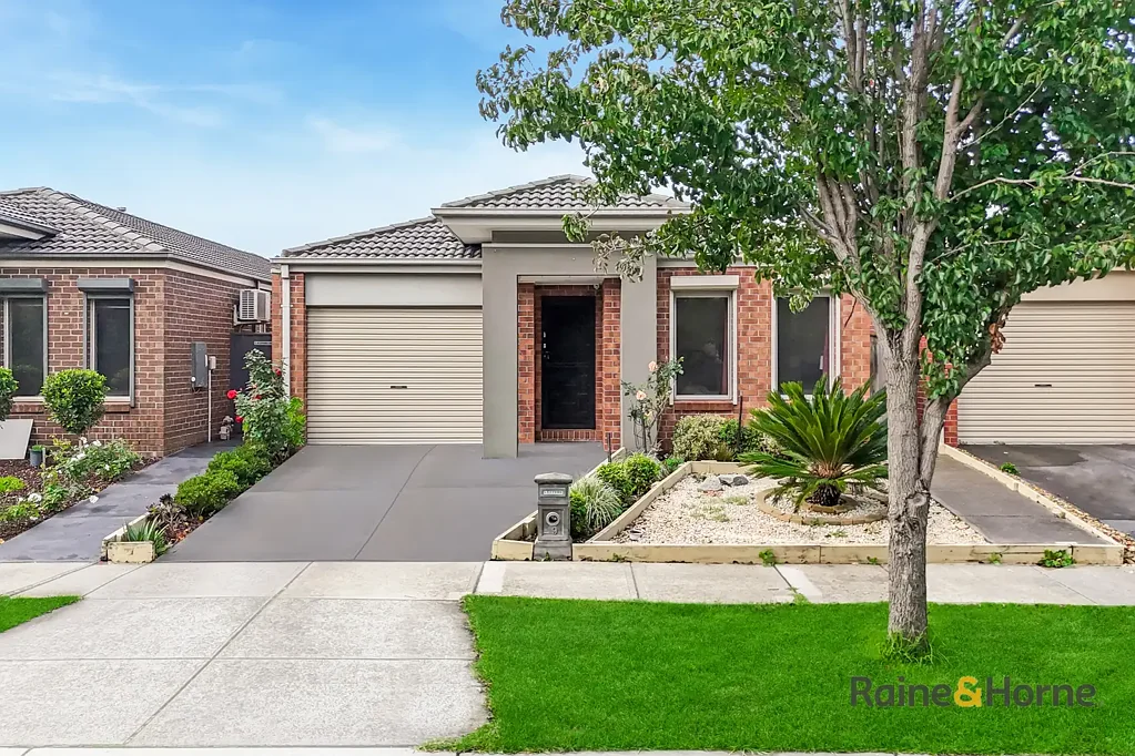 For Lease - 9 Paxford Drive, Cranbourne North