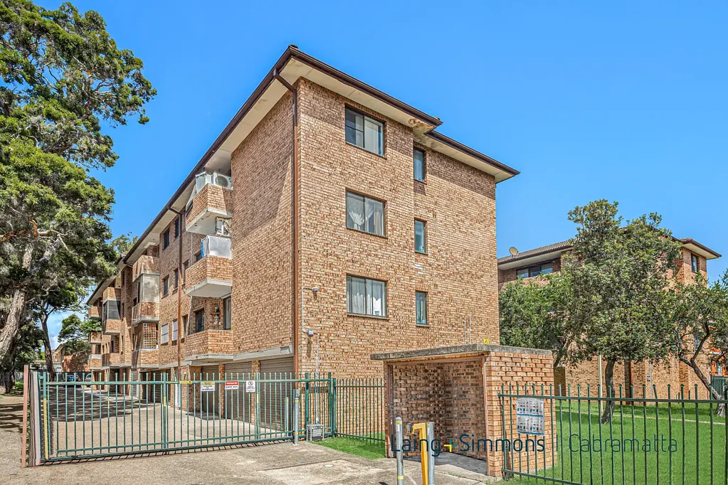FULLY RENOVATED THROUGHOUT