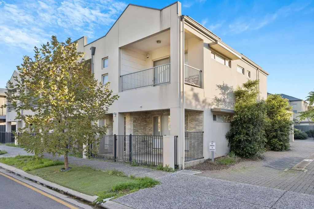 Mawson Lakes 3 Bedroom Look no further, this is it!