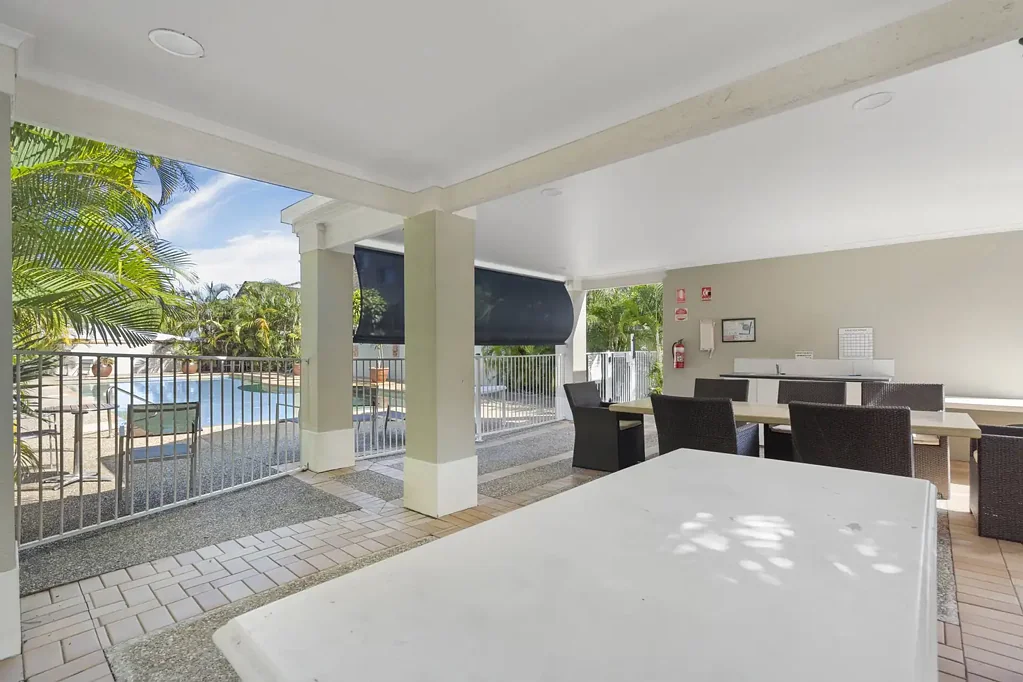 Broadwater 2 bedroom apartment with views