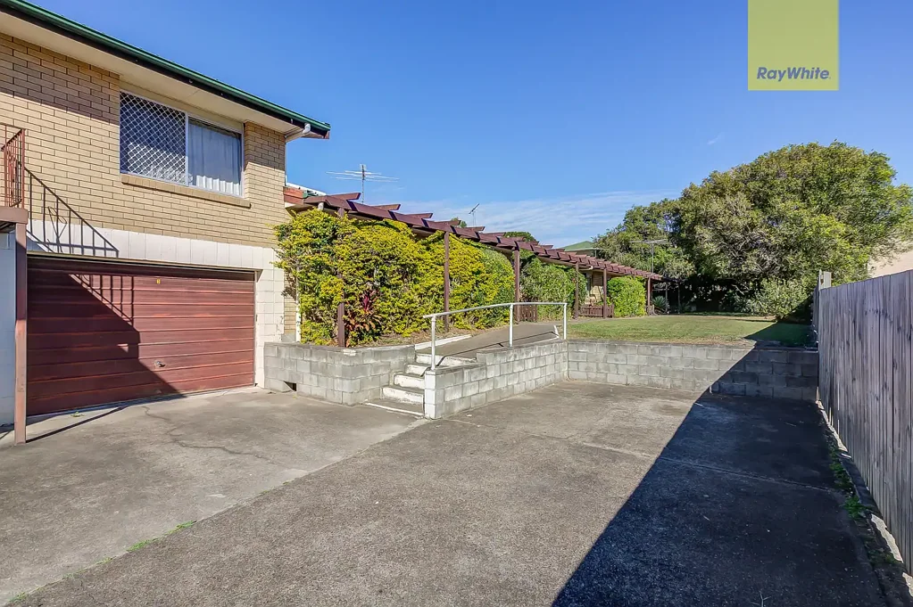 2-Bedroom Unit - Close to Train, Bus & Shops