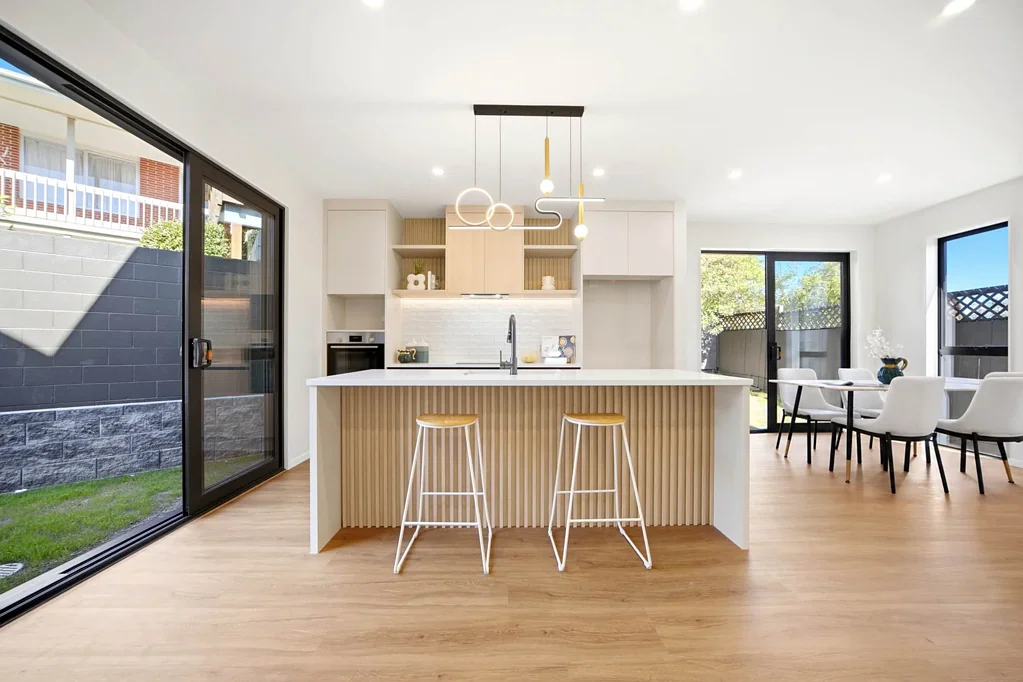 Forrest Hill 3 Bedroom Dual Westlake Zones. Designer Style. Room To Park.