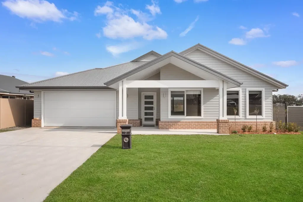 EXPANSIVE, FAMILY HOME - APPLY NOW!