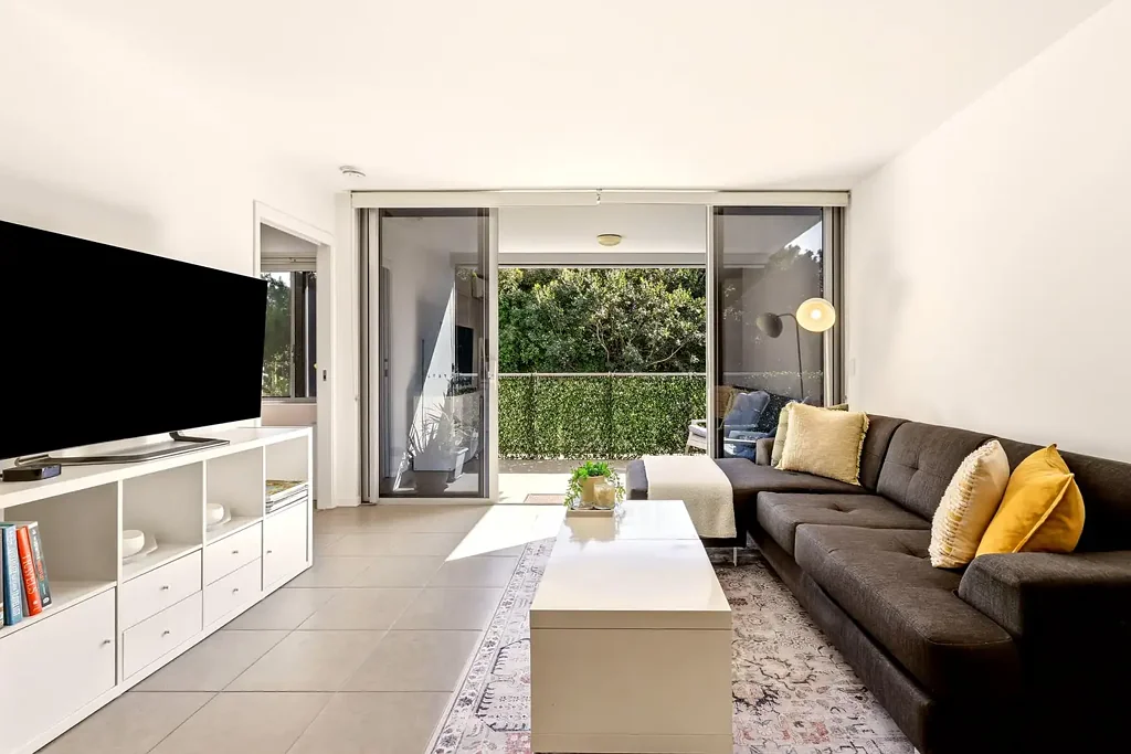 Bundall 3Phòng ngủ Modern Three-Bedroom Apartment with Private Leafy Outlook & Resort-Style Facilities