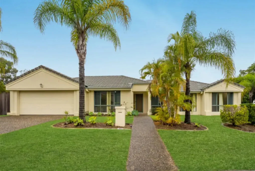 Beautiful Family Home in Pacific Pines