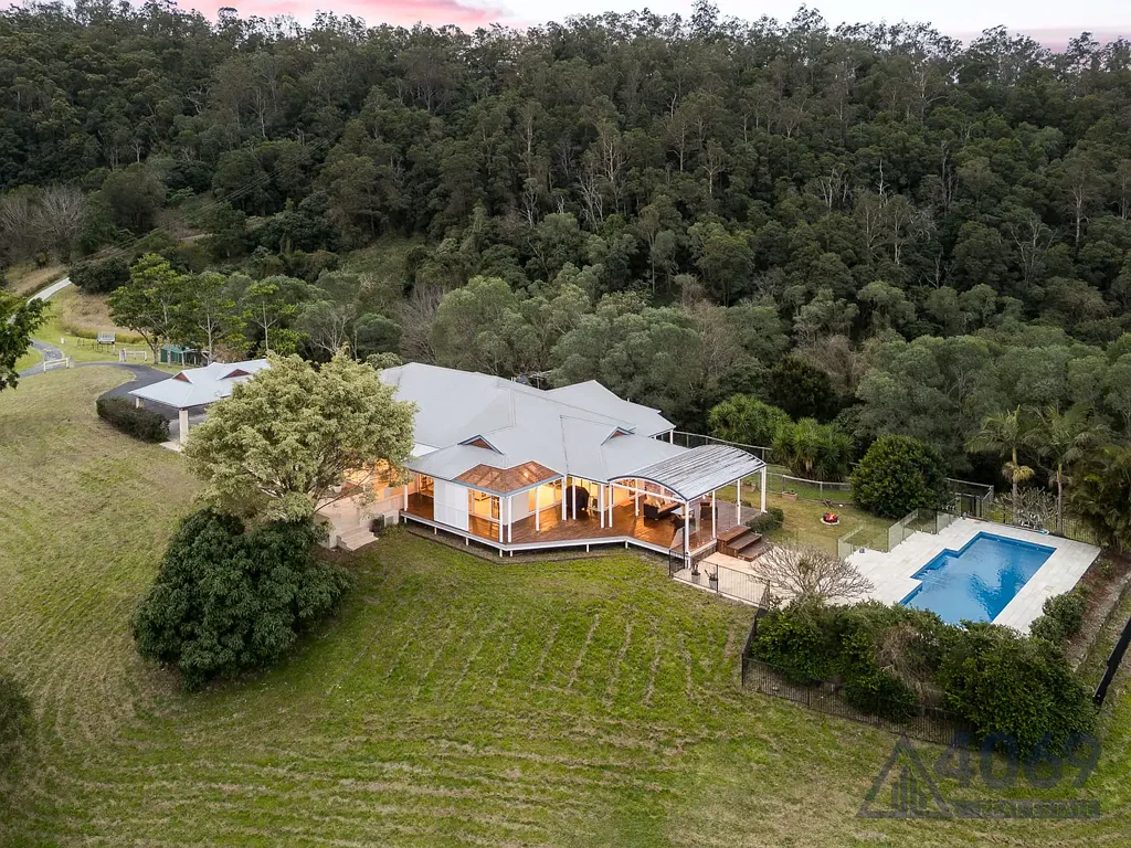 Upper Brookfield 5 Bedroom Exquisite Country Living with Stunning Views