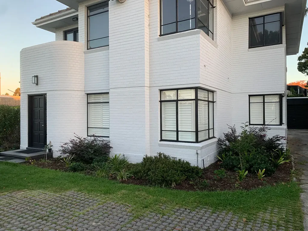 BRIGHT GROUND FLOOR BEACHSIDE CHARMER