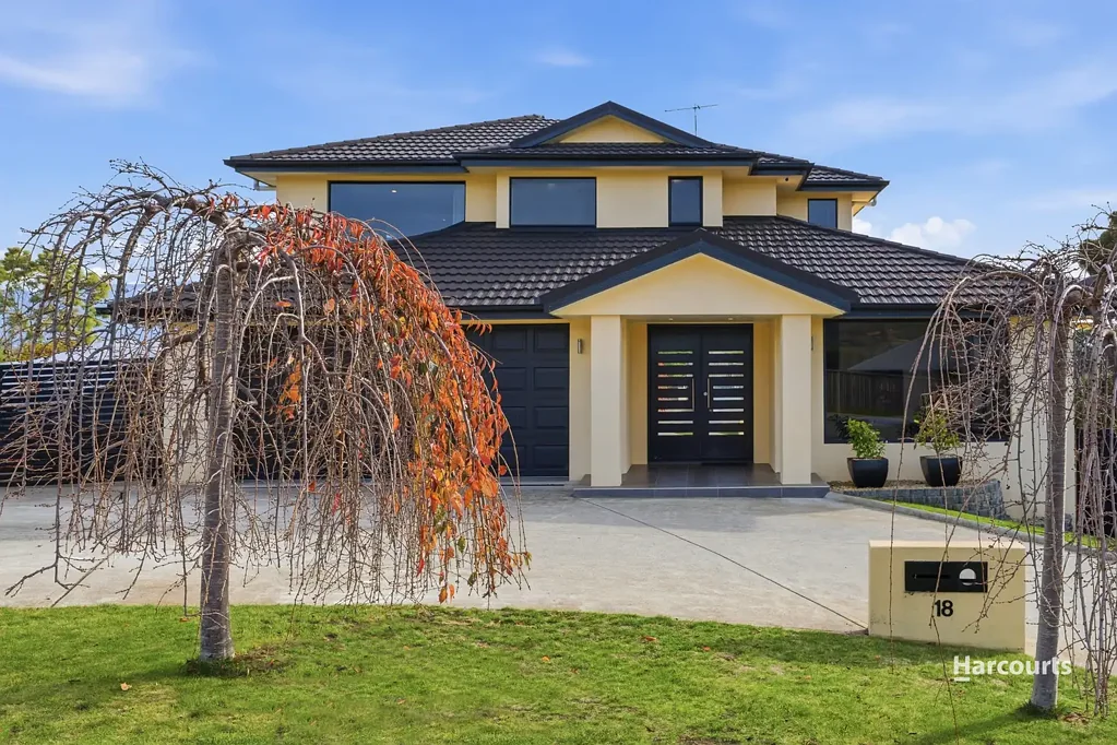 Mornington 4ห้องนอน Substantial Family Home with Mountain Views