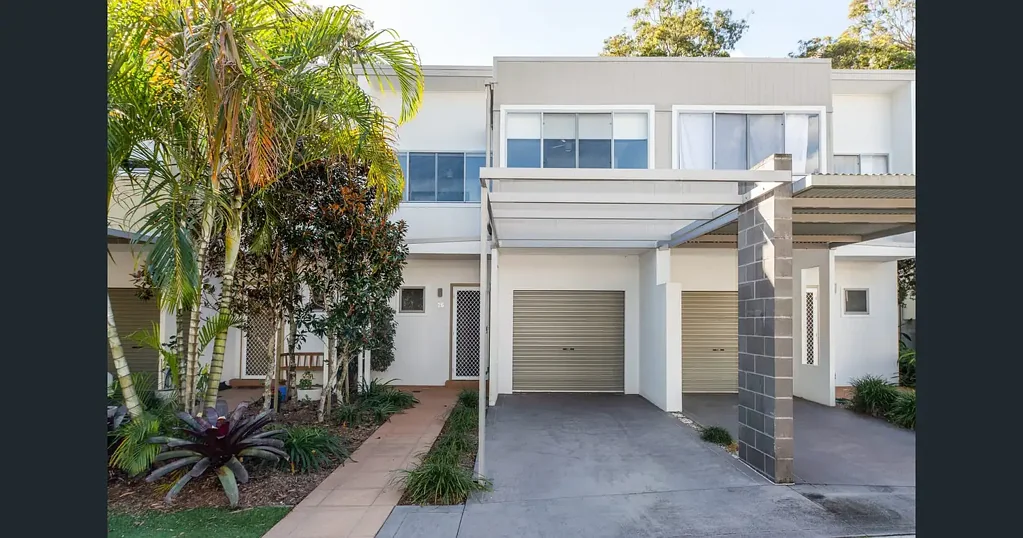 Spacious 4-Bedroom Unit in Coombabah