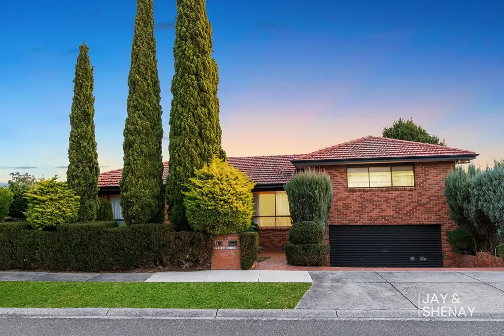 6 Joseph Banks Crescent, Endeavour Hills, VIC 3802