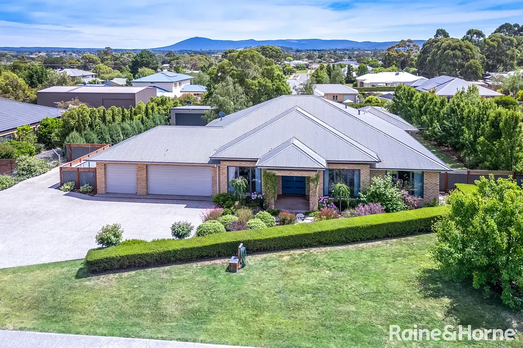 7 Charters Avenue, Gisborne, VIC 3437