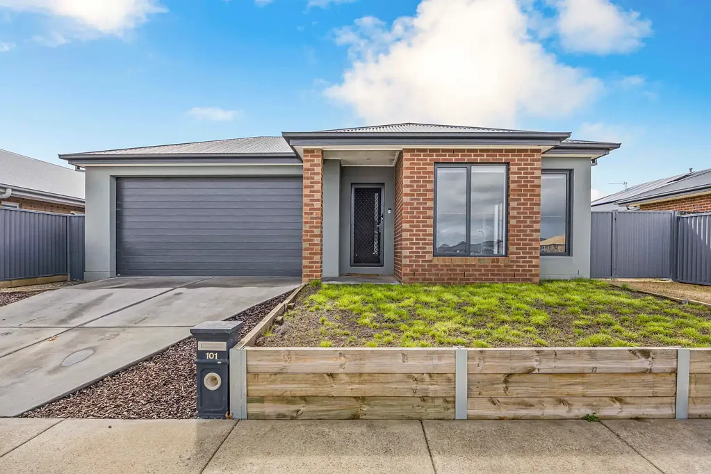 MODERN FAMILY LIVING IN POPULAR LOCATION