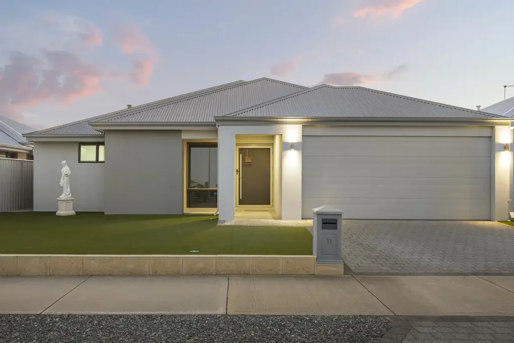 11 Calooli Grove, Golden Bay, WA 6174