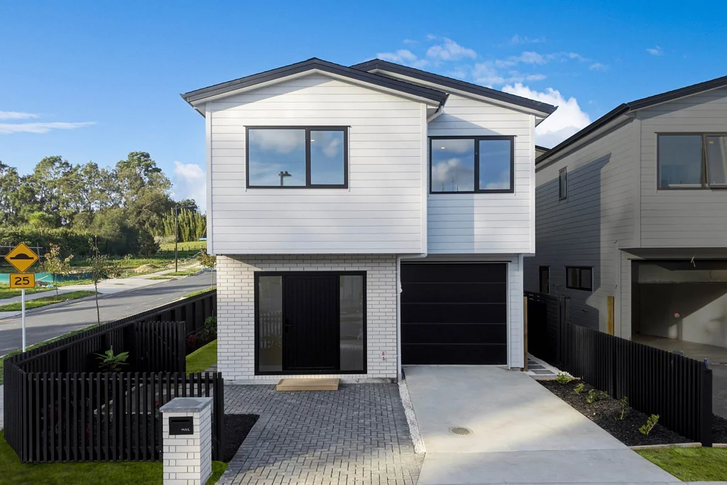 Westgate 4Phòng ngủ A Smart Family Choice — Corner Freehold in Fut...