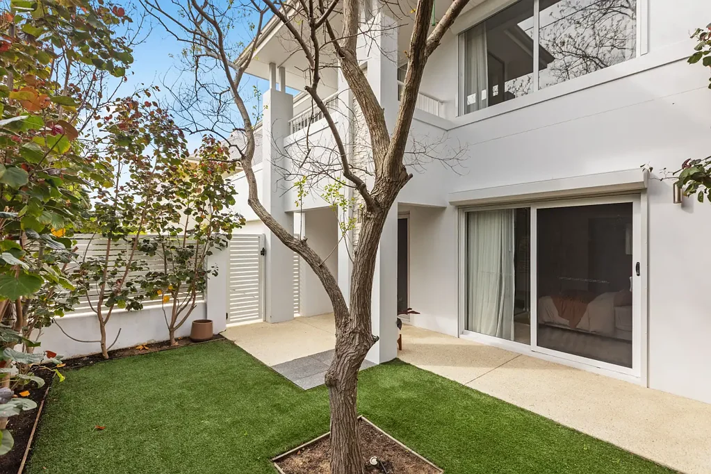 Claremont 4 Bedroom UNDER OFFER - BY HARRY STEVENSON