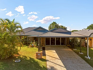 Dakabin 3 Bedroom LARGE FAMILY HOME ON 756M2 IN QUIET ALMA HEIGHTS LOCATION!!