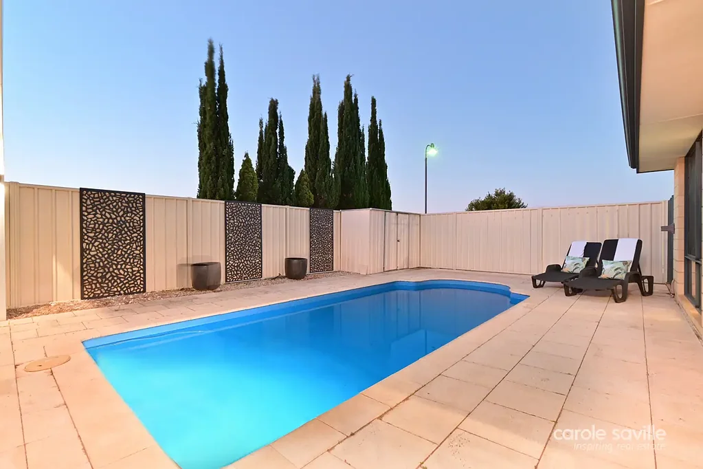 Tapping 4ห้องนอน GORGEOUS FAMILY ENTERTAINER OPPOSITE PARKLAND WITH POOL IN PRIME TAPPING LOCATION