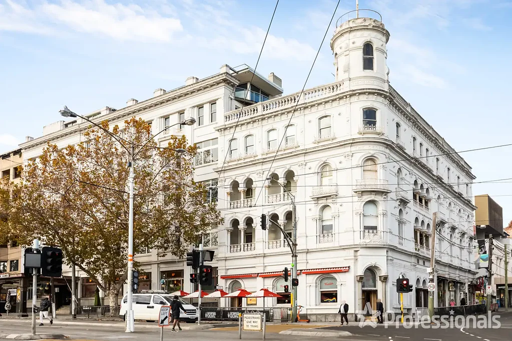 St Kilda 1房 巴黎风格复古奢华 四米高天花板 宽敞平面图 独立用餐空间 豪华浴室 街道外停车位 核心地带 步行生活圈 'The George' circa 1857 -  You’ve struck Gold!