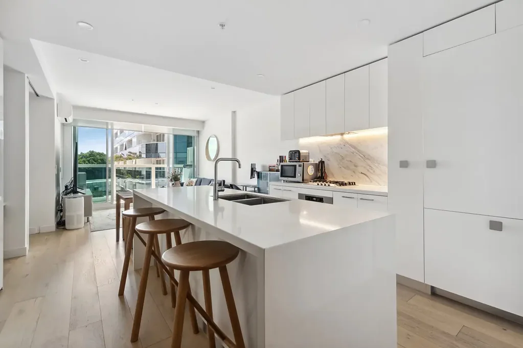North Melbourne 2 Bedroom INNER CITY COMFORT AND PEACE