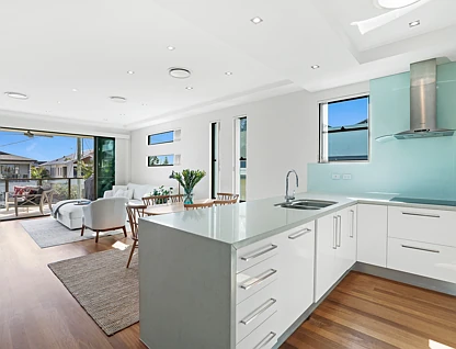 1/8 Eider Avenue, Paradise Point, QLD 4216, 3房, 3浴, House