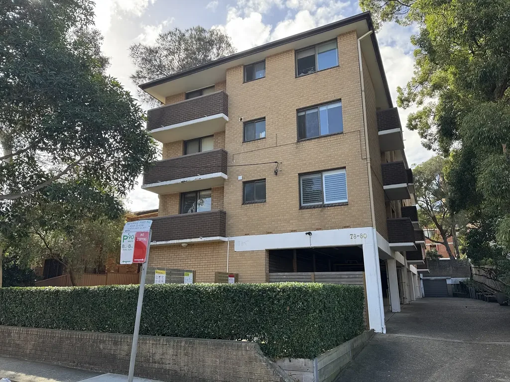 3 Bedrooms Unit AVAILABLE in the heart of Kingsford