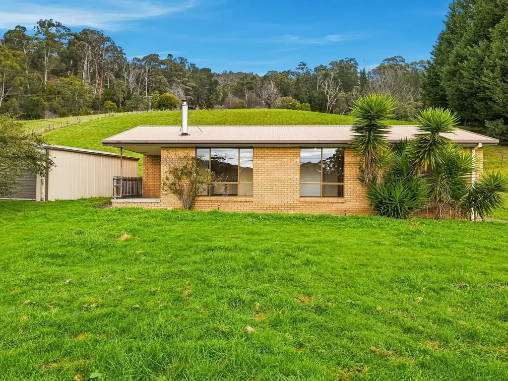 Huonville 3कमरा A Property with Space, Scope & Potential