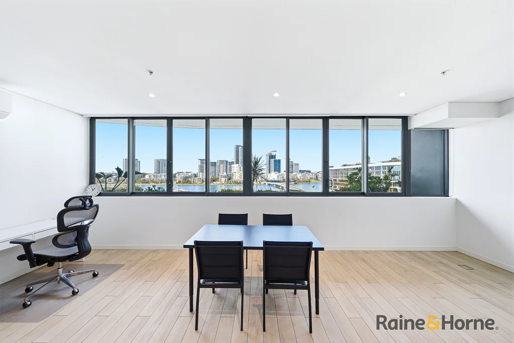 Stunning Furnished 2 Bedroom with Unblocked Water Views In Marina Square