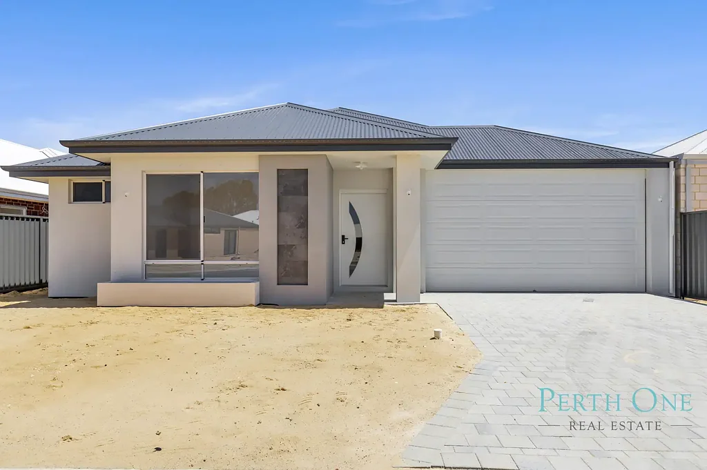 A Newly Built, Modern, and Inviting Home in Sienna Wood Estate, Hilbert!!