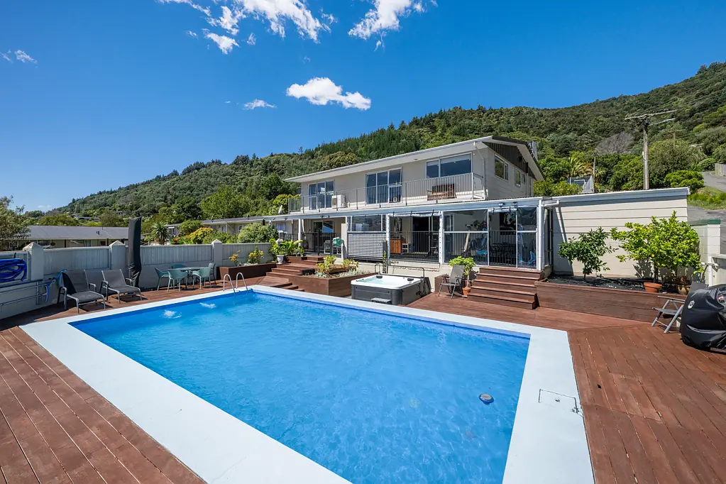 Picton 5침실 Home plus income with great views!