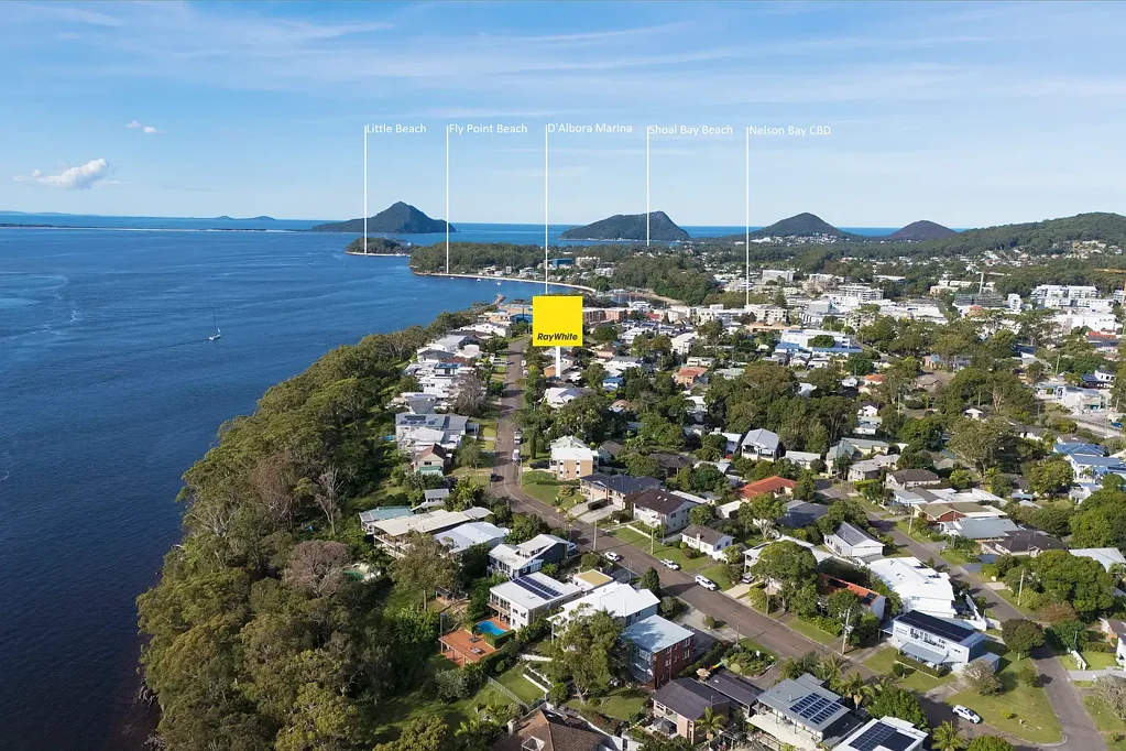 Nelson Bay 3Moenga Elevated, convenient and full of character