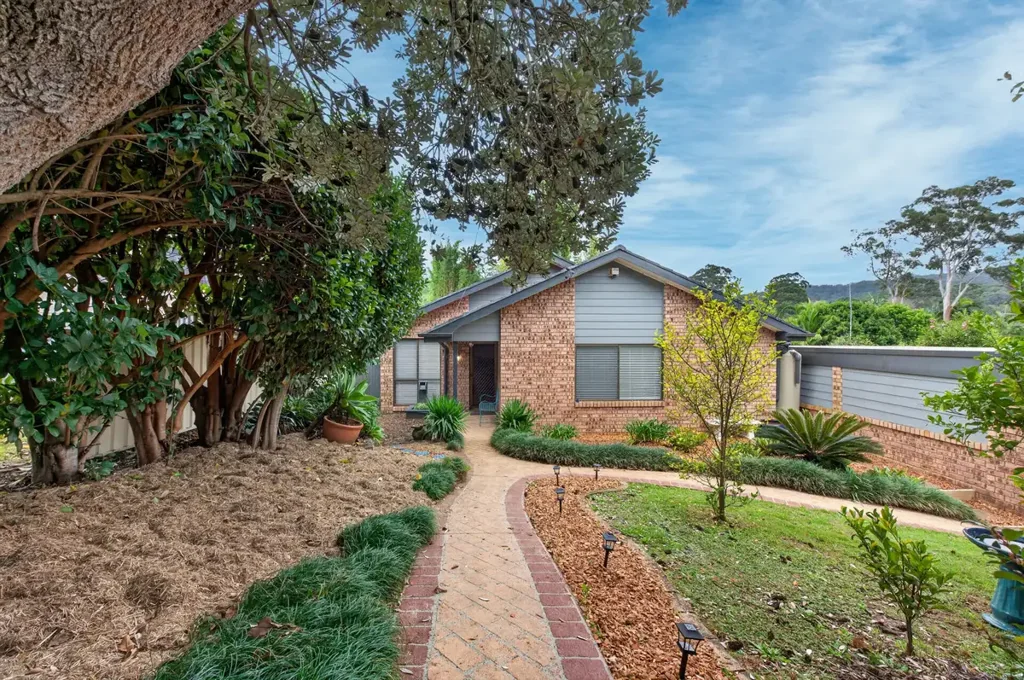 Springfield 3침실 Beautifully Renovated Family Home on a Rare 1,169 sqm Block