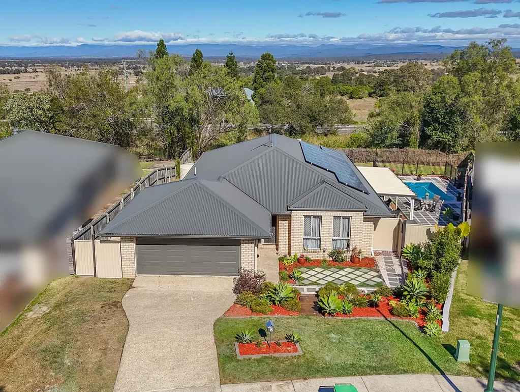 Rosewood 4 Bedroom ELEVATED FAMILY ENTERTAINER WITH POOL, SPA AND VIEWS