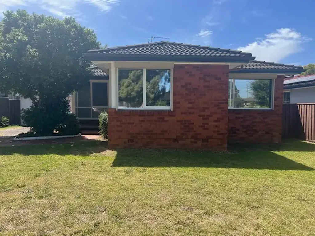 Modern Family Home with Polished Floorboards & Airconditioning