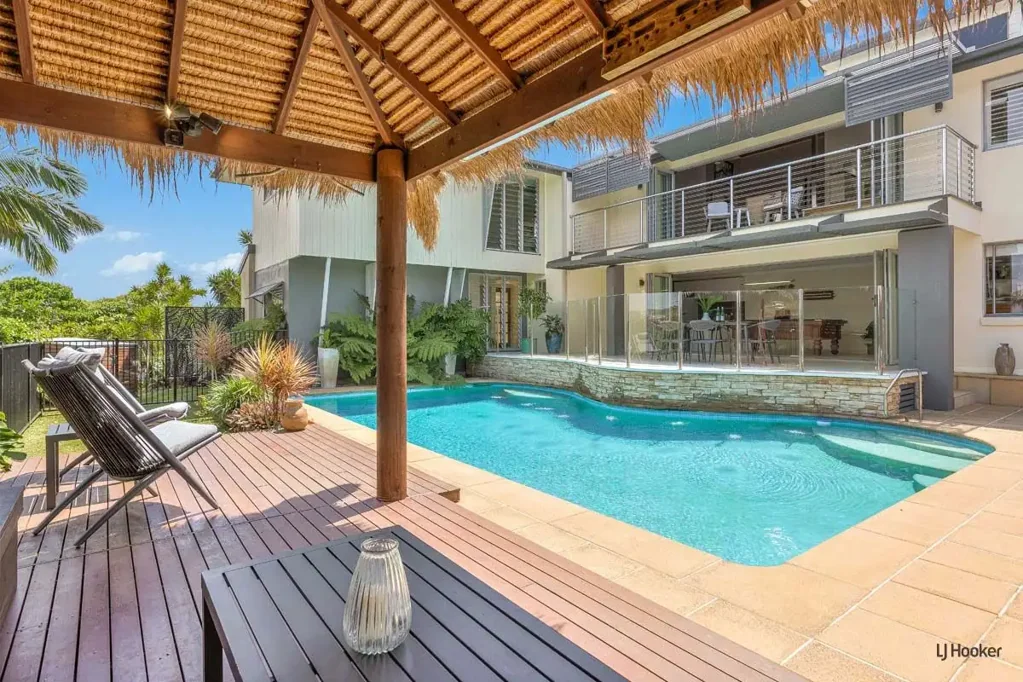 Banora Point 5침실 Large Family Entertainer With Pool Bali Hut, Rumpus Room/ Granny Flat