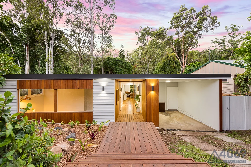 55 Moordale Street, Chapel Hill, QLD 4069