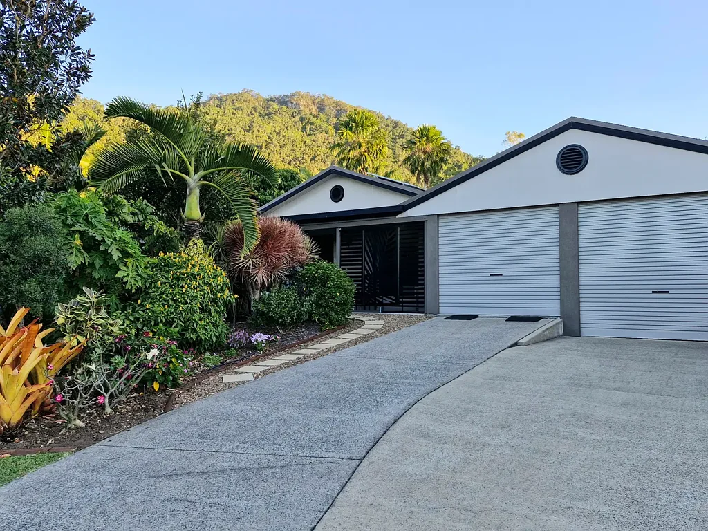 5 Laurence Close, Cannonvale, QLD 4802