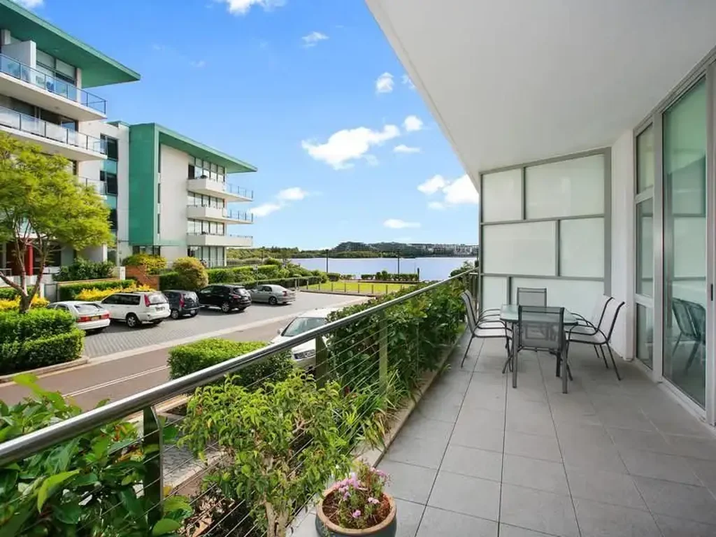 One Bed plus Study with Water Views