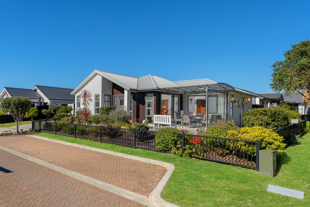 Snells Beach 3房  Coastal Retreat - Seconds from the Sand!