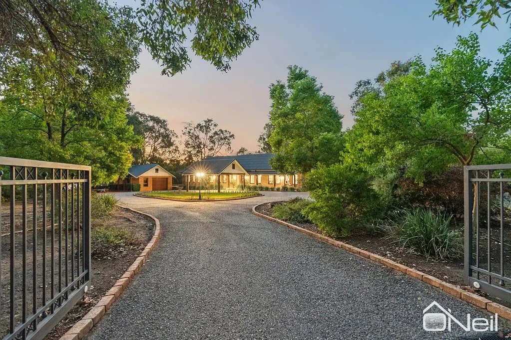 Bedfordale 5ห้องนอน UNDER OFFER BY TRAVIS GROGAN