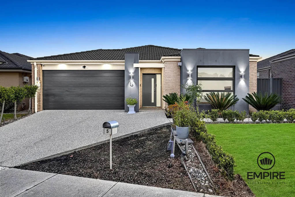 Cranbourne North 4ਬੈੱਡਰੂਮ A Perfect Blend of Style, Space and Location