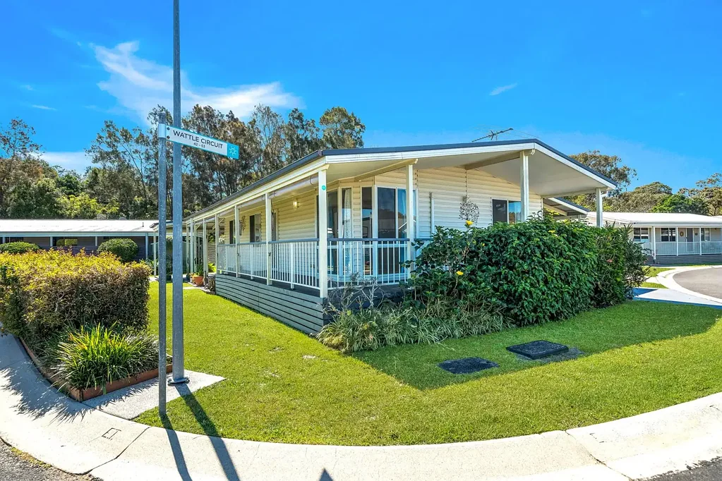South West Rocks 3कमरा Large Corner Block with Dual Carports