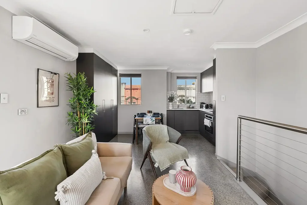 Darlington 1 Bedroom Renovated home / 1-bed plus study / huge outdoor terrace