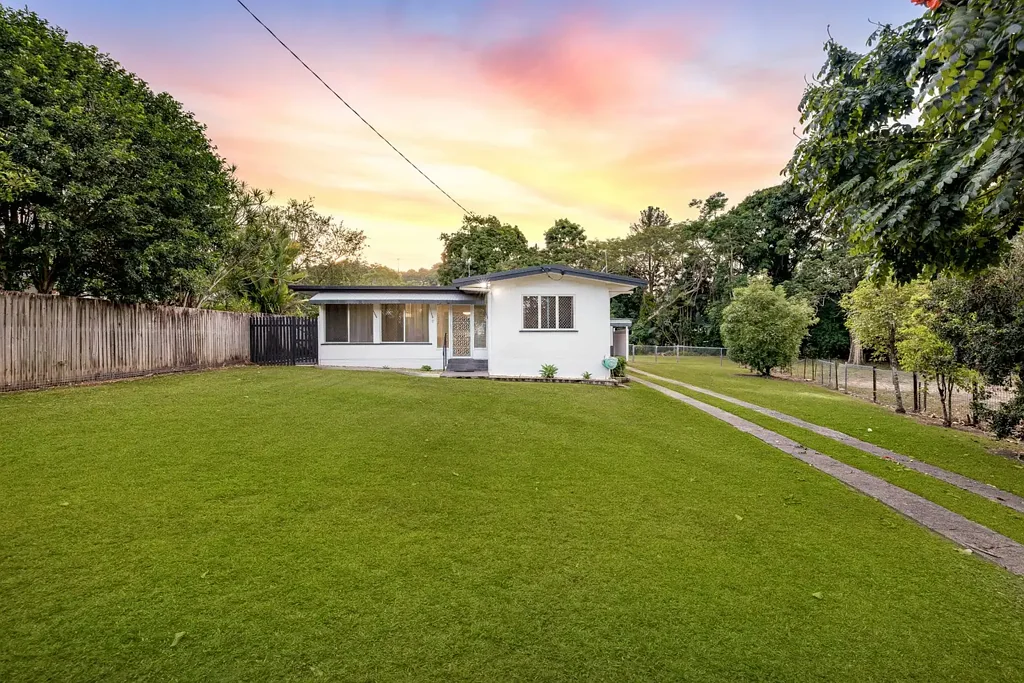 4 Balzer Close, Whitfield, QLD 4870